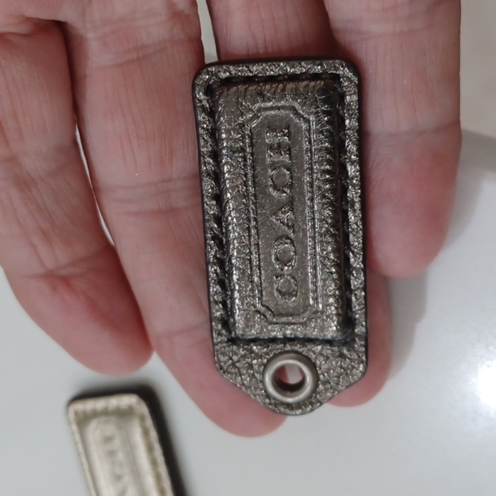 6 Coach Small Hangtags, Browns,blacks,light Silver, Shiny Gray,light Tan - Picture 3 of 15